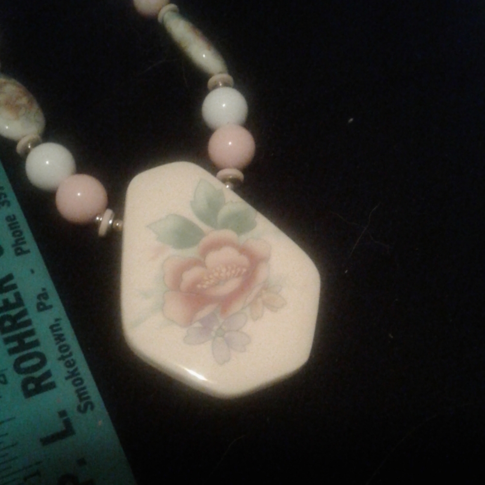 Neclace - Picture 2 of 3